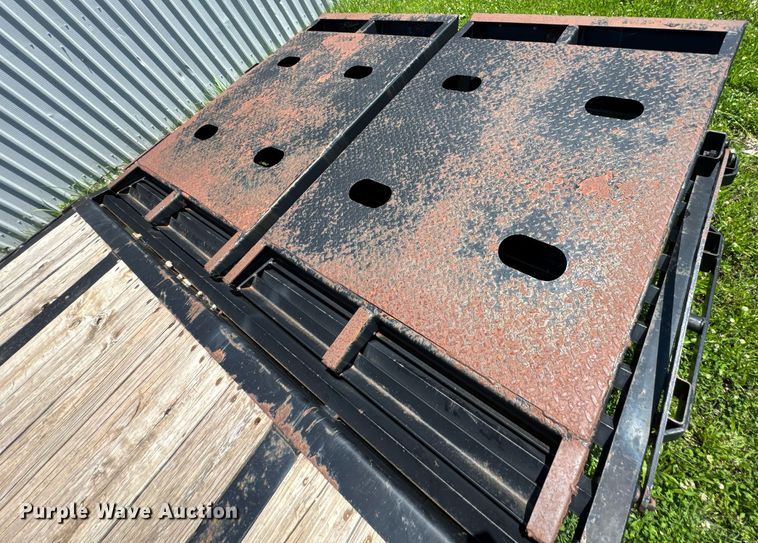 image for item DU9898 2016 Big Tex 25GN-35BK+5MR equipment trailer