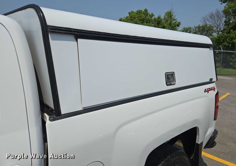 image for item DW7056 2017 Chevrolet Silverado 1500 Double Cab pickup truck