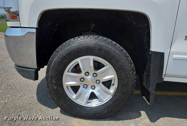 image for item DW7056 2017 Chevrolet Silverado 1500 Double Cab pickup truck