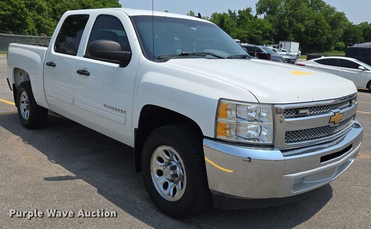 image for item DW7057 2013 Chevrolet  Silverado 1500 Crew Cab pickup truck