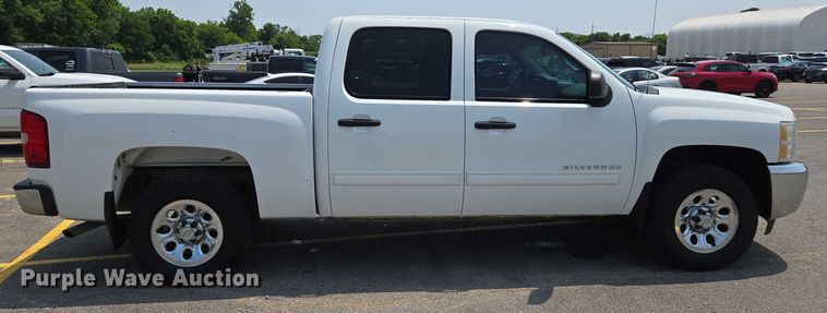 image for item DW7057 2013 Chevrolet  Silverado 1500 Crew Cab pickup truck