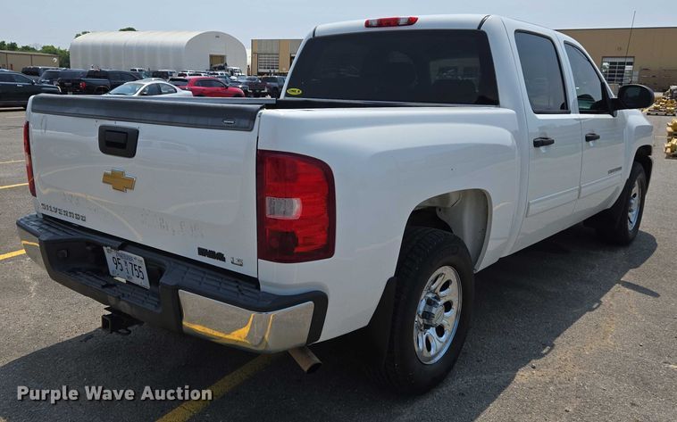 image for item DW7057 2013 Chevrolet  Silverado 1500 Crew Cab pickup truck