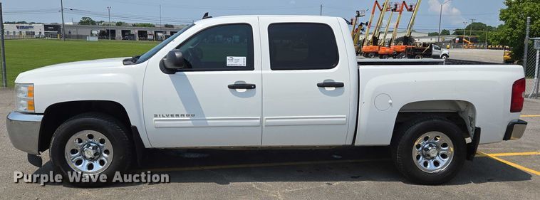image for item DW7057 2013 Chevrolet  Silverado 1500 Crew Cab pickup truck