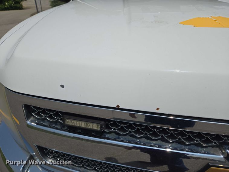 image for item DW7057 2013 Chevrolet  Silverado 1500 Crew Cab pickup truck