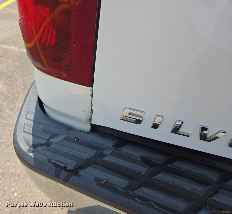 image for item DW7057 2013 Chevrolet  Silverado 1500 Crew Cab pickup truck