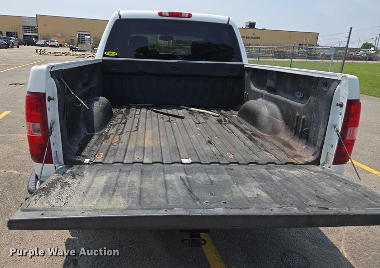 image for item DW7057 2013 Chevrolet  Silverado 1500 Crew Cab pickup truck