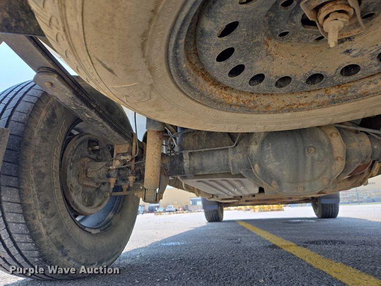 image for item DW7057 2013 Chevrolet  Silverado 1500 Crew Cab pickup truck