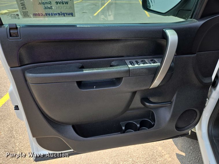 image for item DW7057 2013 Chevrolet  Silverado 1500 Crew Cab pickup truck