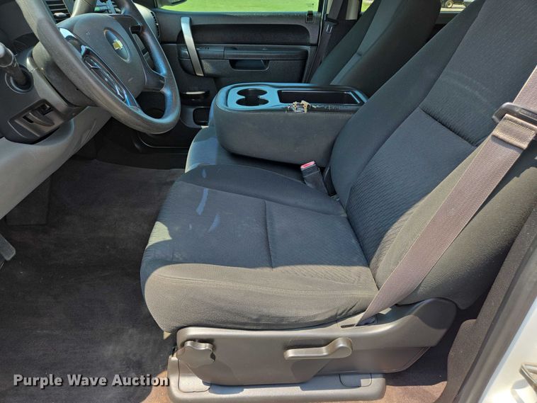 image for item DW7057 2013 Chevrolet  Silverado 1500 Crew Cab pickup truck