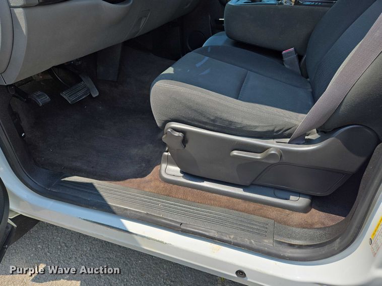 image for item DW7057 2013 Chevrolet  Silverado 1500 Crew Cab pickup truck