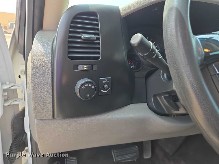 image for item DW7057 2013 Chevrolet  Silverado 1500 Crew Cab pickup truck