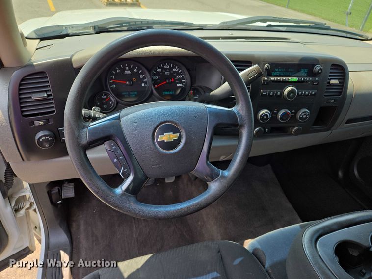 image for item DW7057 2013 Chevrolet  Silverado 1500 Crew Cab pickup truck