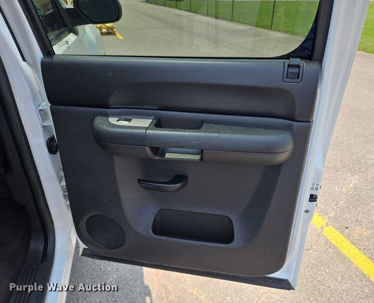 image for item DW7057 2013 Chevrolet  Silverado 1500 Crew Cab pickup truck