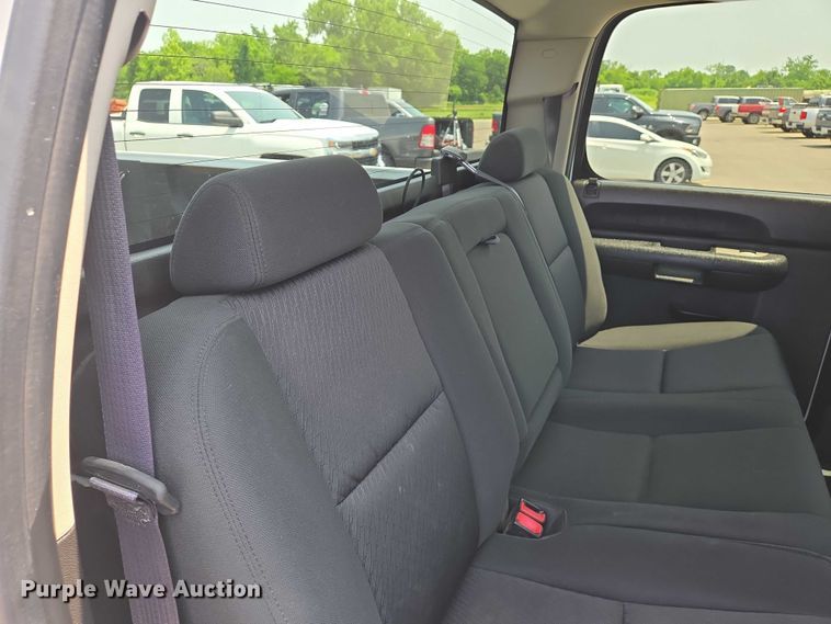 image for item DW7057 2013 Chevrolet  Silverado 1500 Crew Cab pickup truck