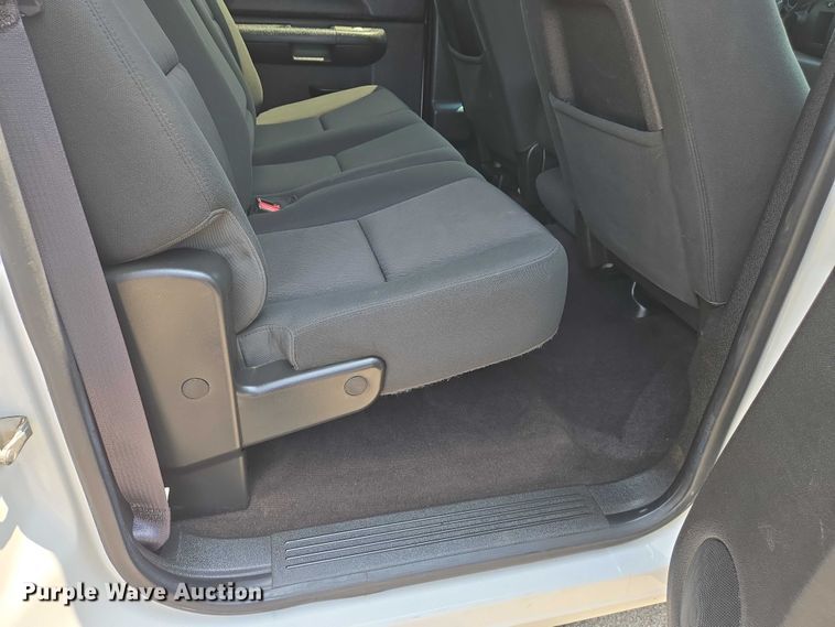 image for item DW7057 2013 Chevrolet  Silverado 1500 Crew Cab pickup truck