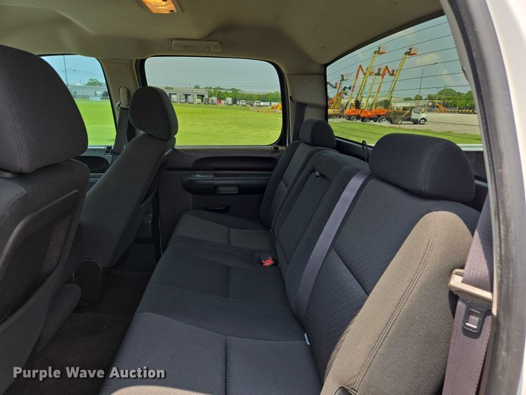 image for item DW7057 2013 Chevrolet  Silverado 1500 Crew Cab pickup truck