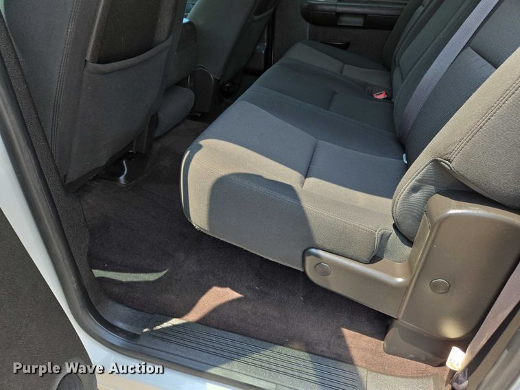 image for item DW7057 2013 Chevrolet  Silverado 1500 Crew Cab pickup truck