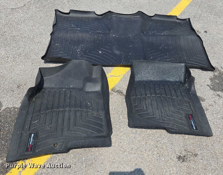 image for item DW7057 2013 Chevrolet  Silverado 1500 Crew Cab pickup truck