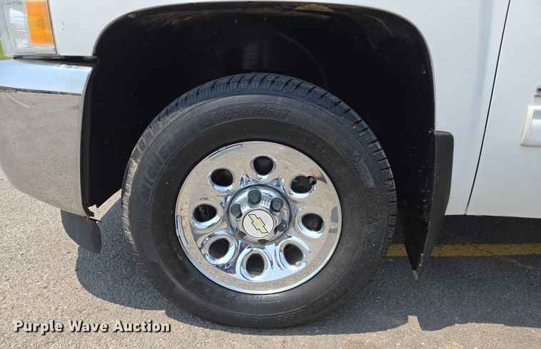 image for item DW7057 2013 Chevrolet  Silverado 1500 Crew Cab pickup truck