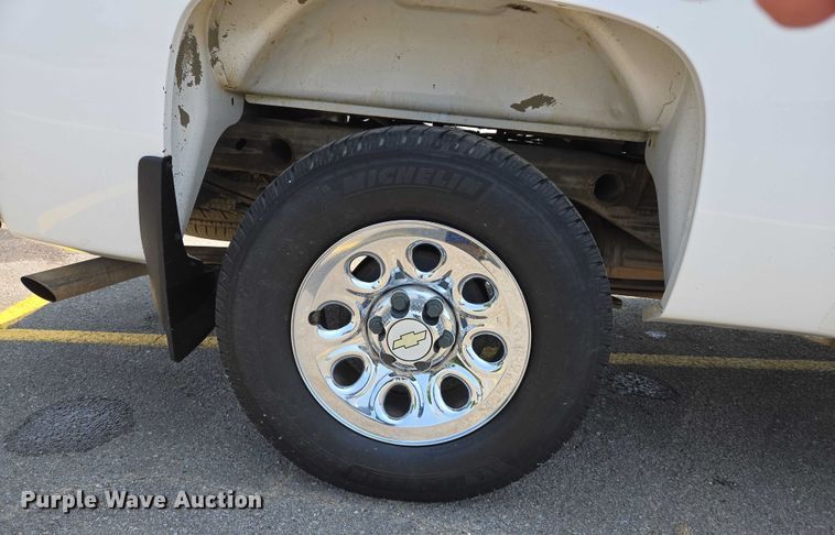 image for item DW7057 2013 Chevrolet  Silverado 1500 Crew Cab pickup truck