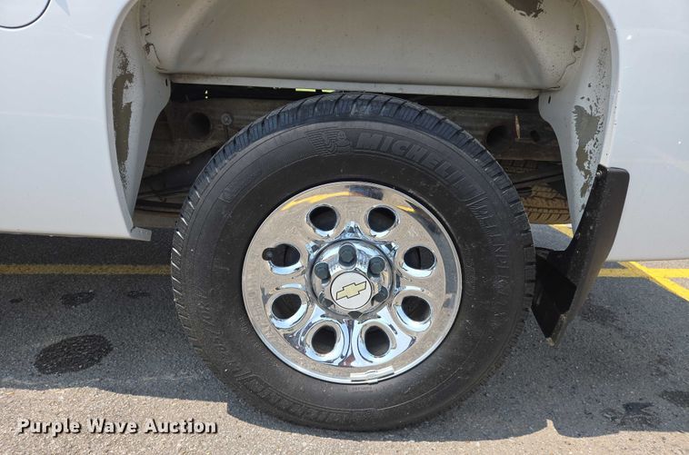 image for item DW7057 2013 Chevrolet  Silverado 1500 Crew Cab pickup truck