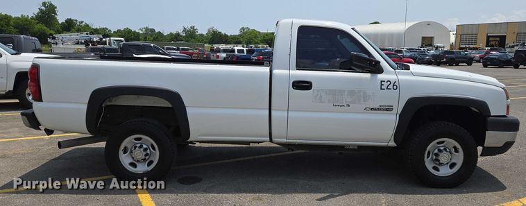 image for item DW7058 2007 Chevrolet  Silverado 2500HD pickup truck