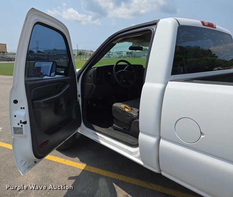 image for item DW7058 2007 Chevrolet  Silverado 2500HD pickup truck