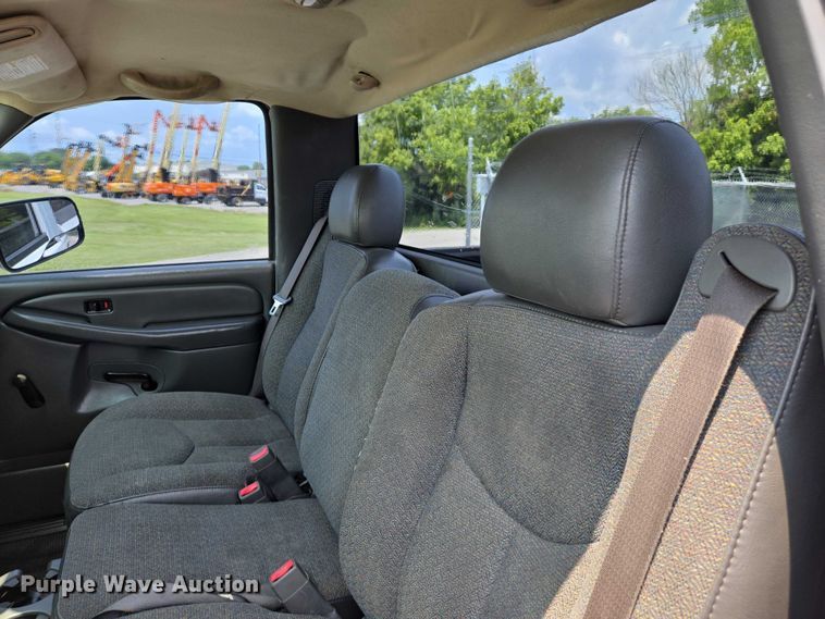 image for item DW7058 2007 Chevrolet  Silverado 2500HD pickup truck