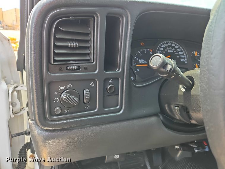 image for item DW7058 2007 Chevrolet  Silverado 2500HD pickup truck