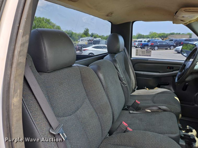 image for item DW7058 2007 Chevrolet  Silverado 2500HD pickup truck