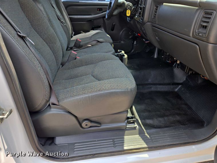 image for item DW7058 2007 Chevrolet  Silverado 2500HD pickup truck