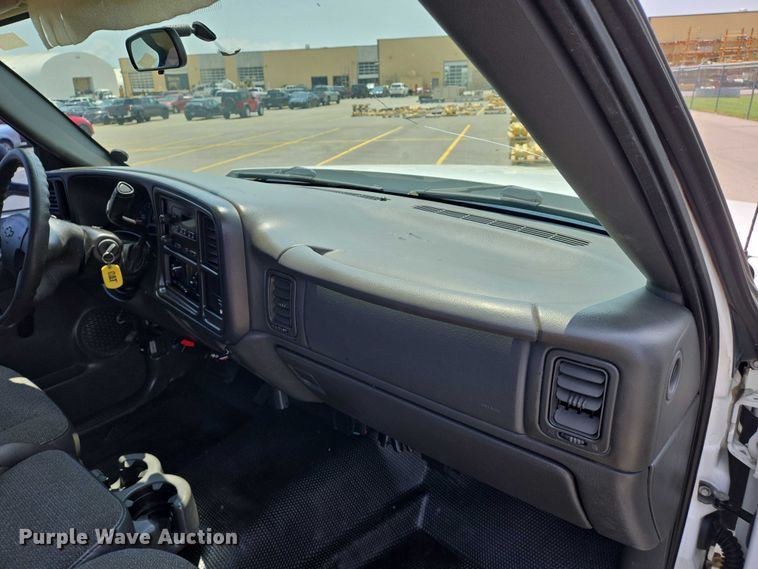 image for item DW7058 2007 Chevrolet  Silverado 2500HD pickup truck