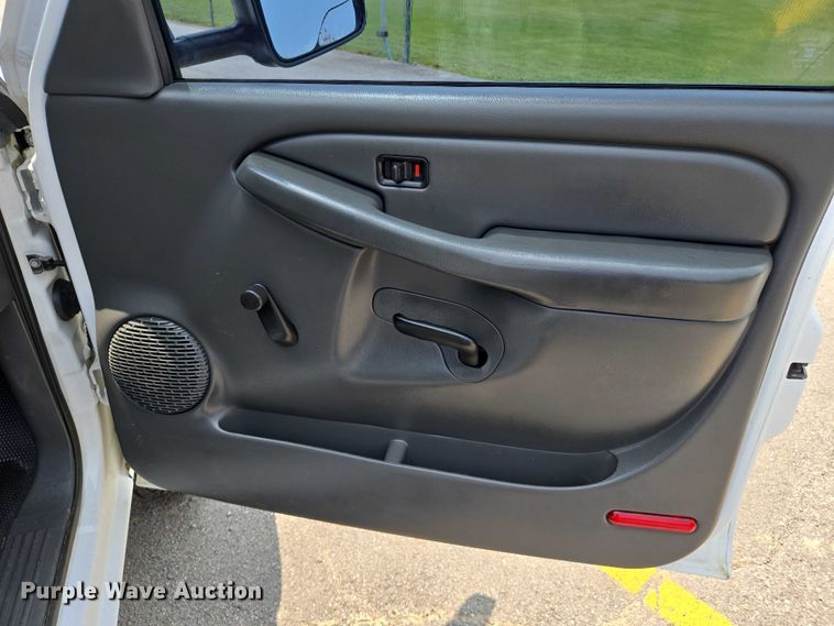 image for item DW7058 2007 Chevrolet  Silverado 2500HD pickup truck