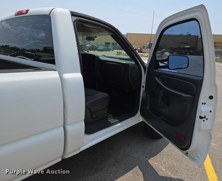 image for item DW7058 2007 Chevrolet  Silverado 2500HD pickup truck