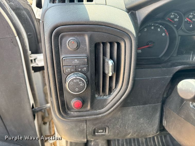 image for item DW7066 2019 Chevrolet Silverado 1500 Double Cab pickup truck