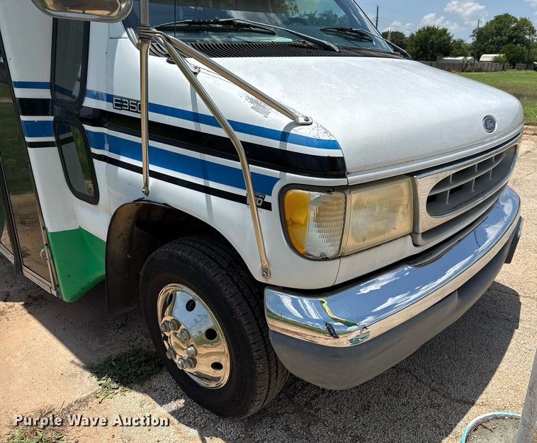 image for item DX5526 1998 Ford E350 food truck