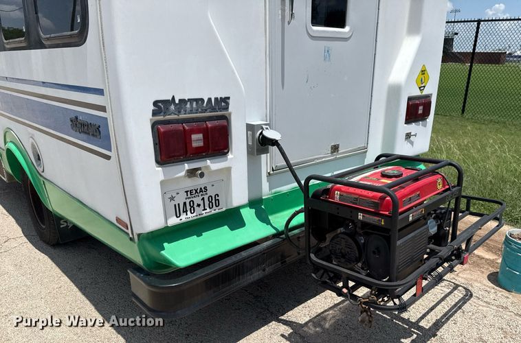 image for item DX5526 1998 Ford E350 food truck