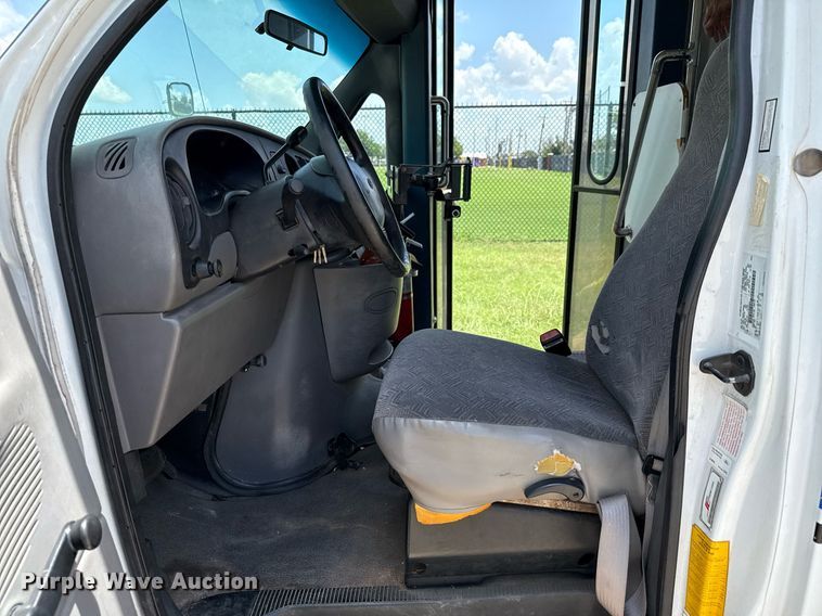 image for item DX5526 1998 Ford E350 food truck