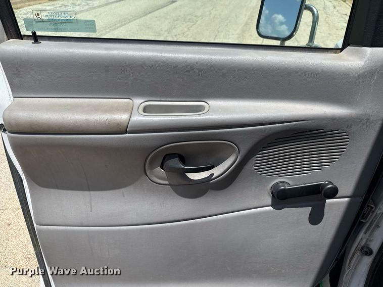 image for item DX5526 1998 Ford E350 food truck