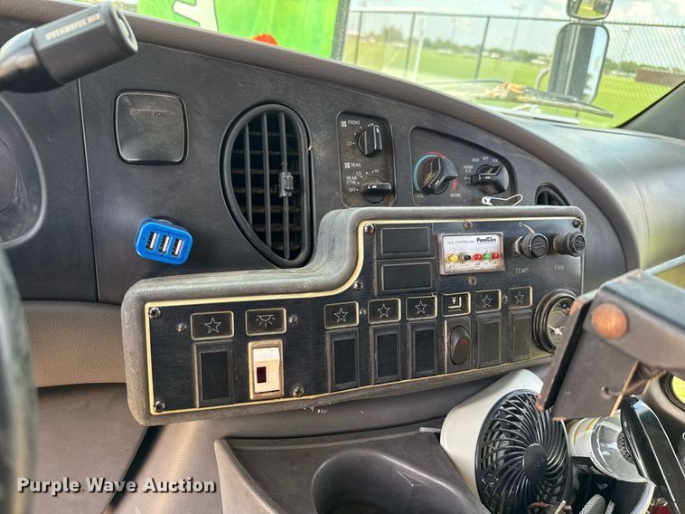 image for item DX5526 1998 Ford E350 food truck