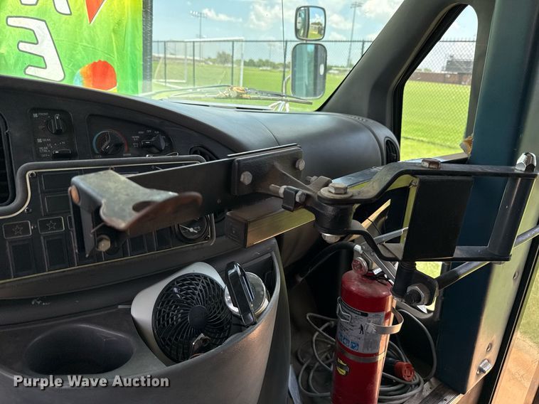 image for item DX5526 1998 Ford E350 food truck