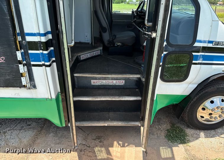 image for item DX5526 1998 Ford E350 food truck