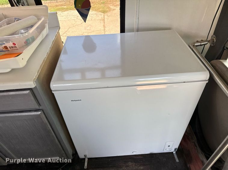 image for item DX5526 1998 Ford E350 food truck