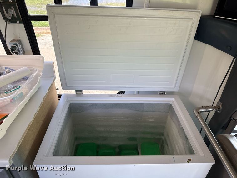 image for item DX5526 1998 Ford E350 food truck