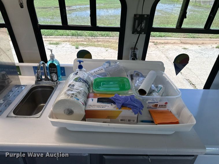 image for item DX5526 1998 Ford E350 food truck