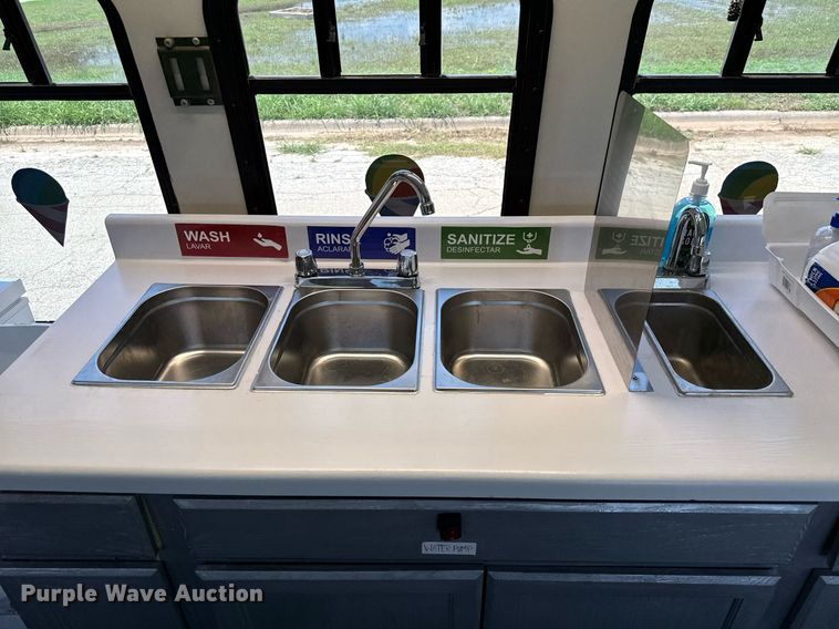 image for item DX5526 1998 Ford E350 food truck