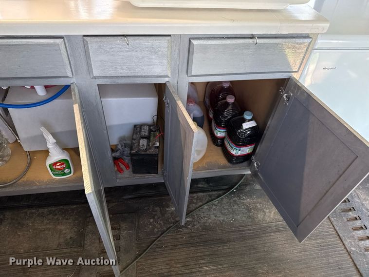 image for item DX5526 1998 Ford E350 food truck