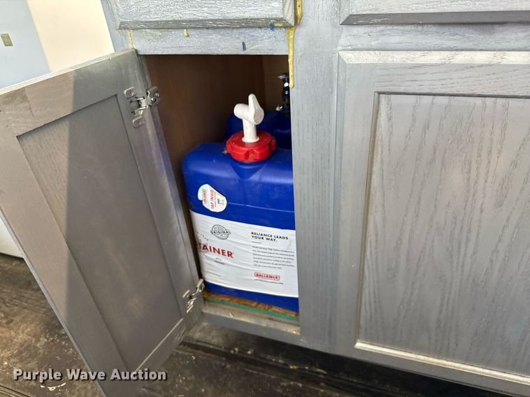 image for item DX5526 1998 Ford E350 food truck