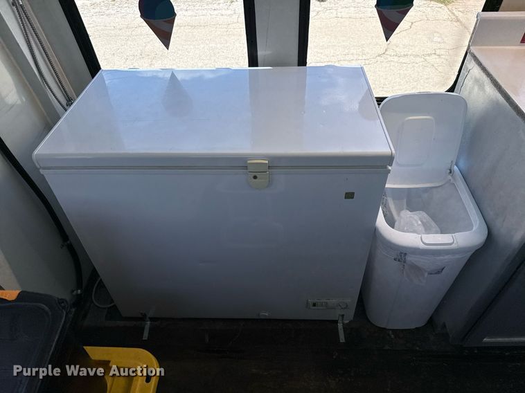 image for item DX5526 1998 Ford E350 food truck