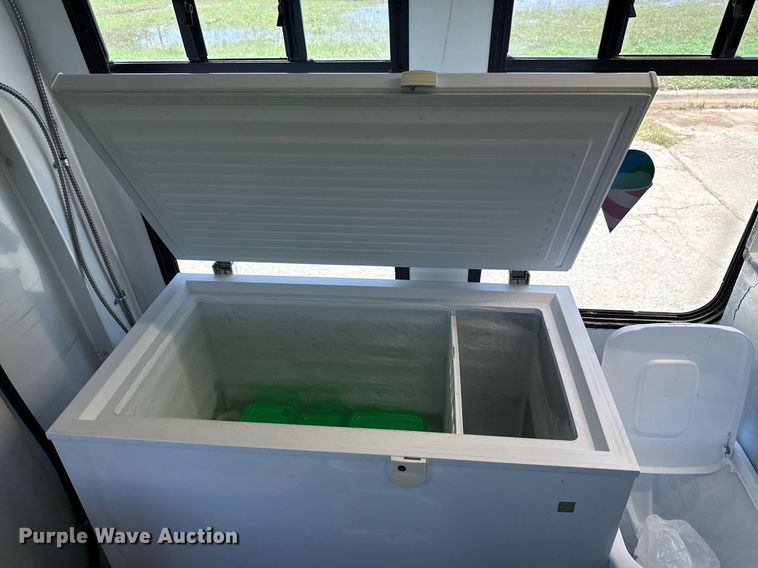 image for item DX5526 1998 Ford E350 food truck